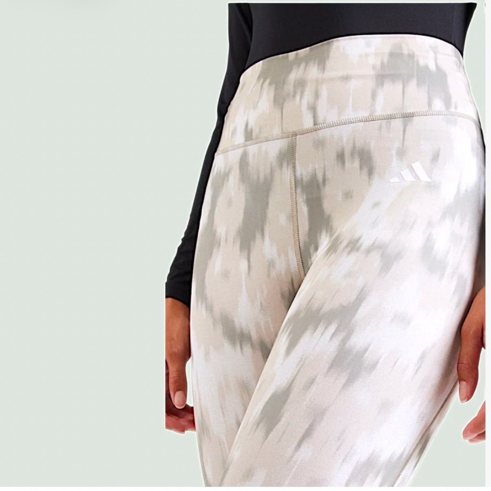 NEW Adidas Wonder Beige Silver Pattern Leggings Athleisure Size M IK5447‎